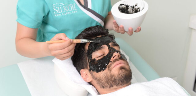 Hollywood Carbon Facial