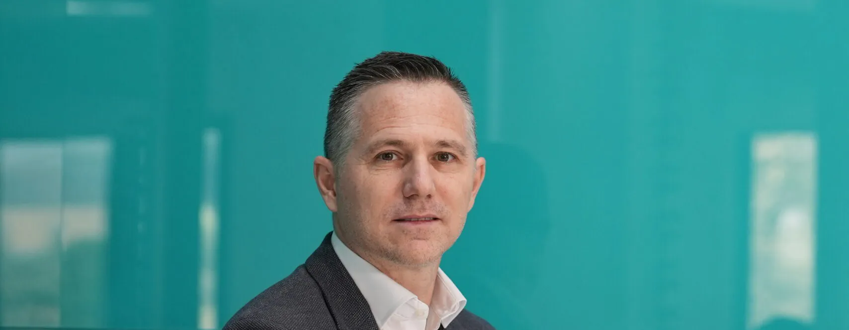  الفرق بين شفط الدهون بالليزر والفيزر مع الدكتور خوان كروغوليك