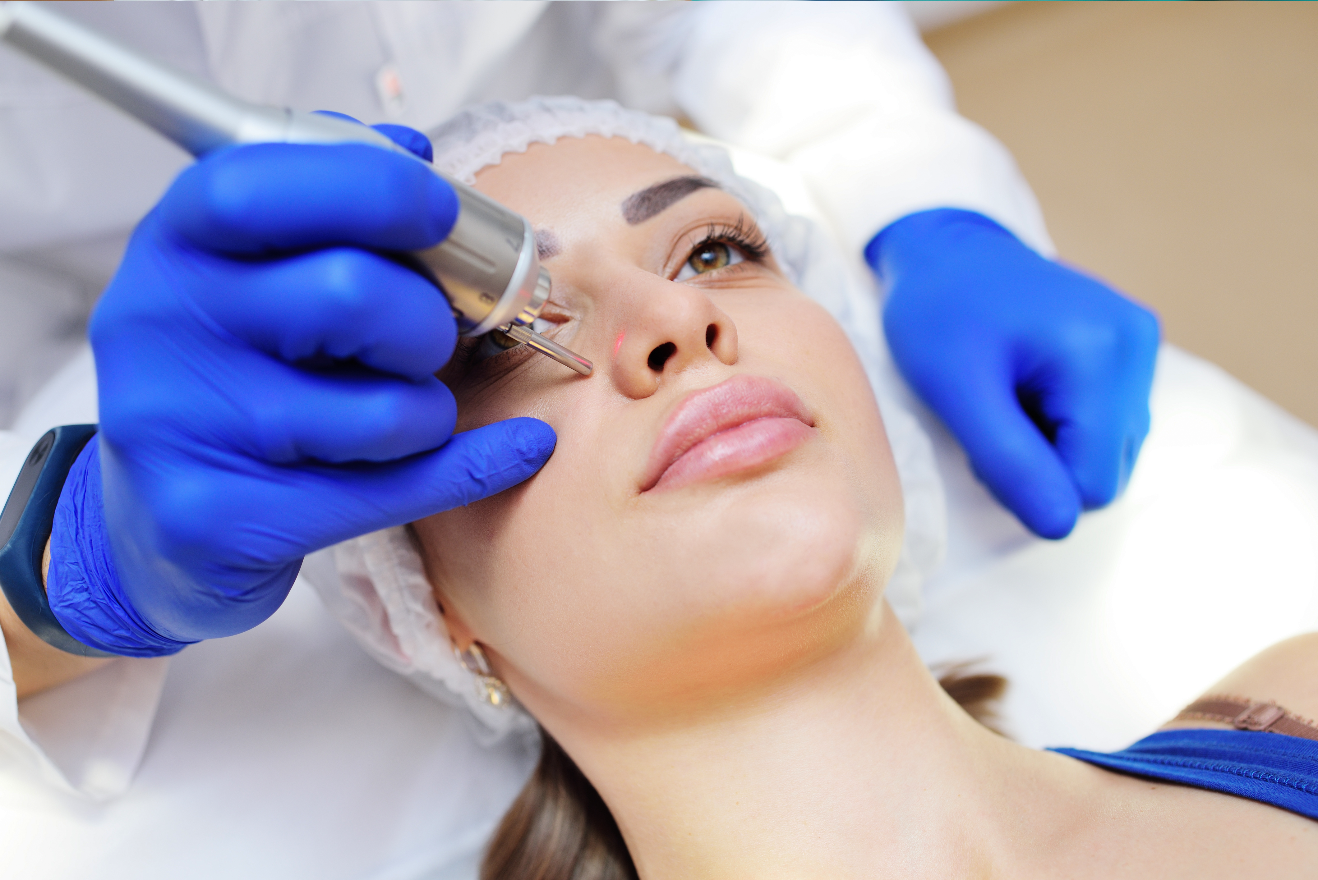 تشقير الشعر بالليزر: لمسة سحرية لإبراز جمال ملامحك