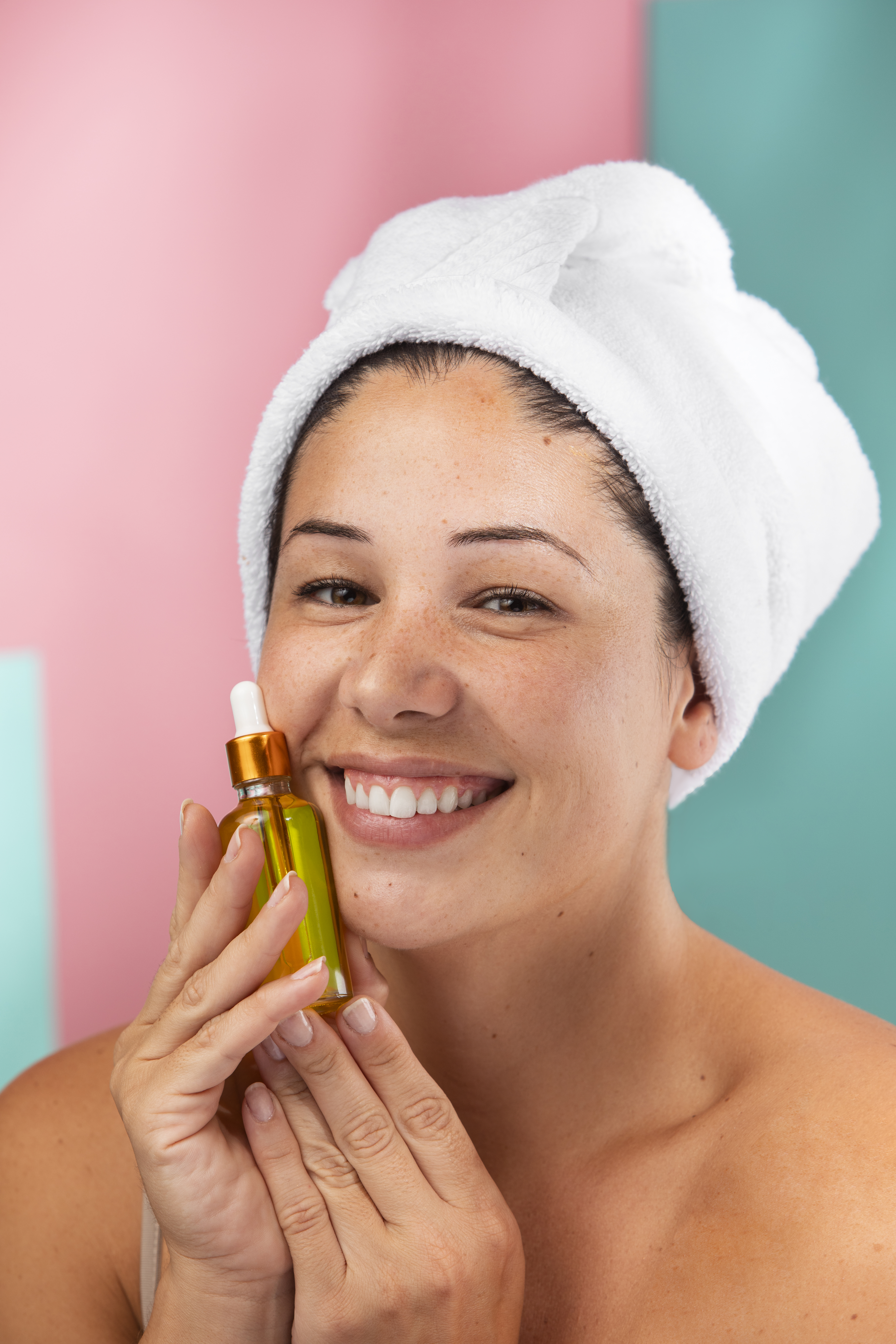 كل ما تحتاج معرفته عن زيت شجرة الشاي للوجه لاستخدام آمن ونتائج أوضح