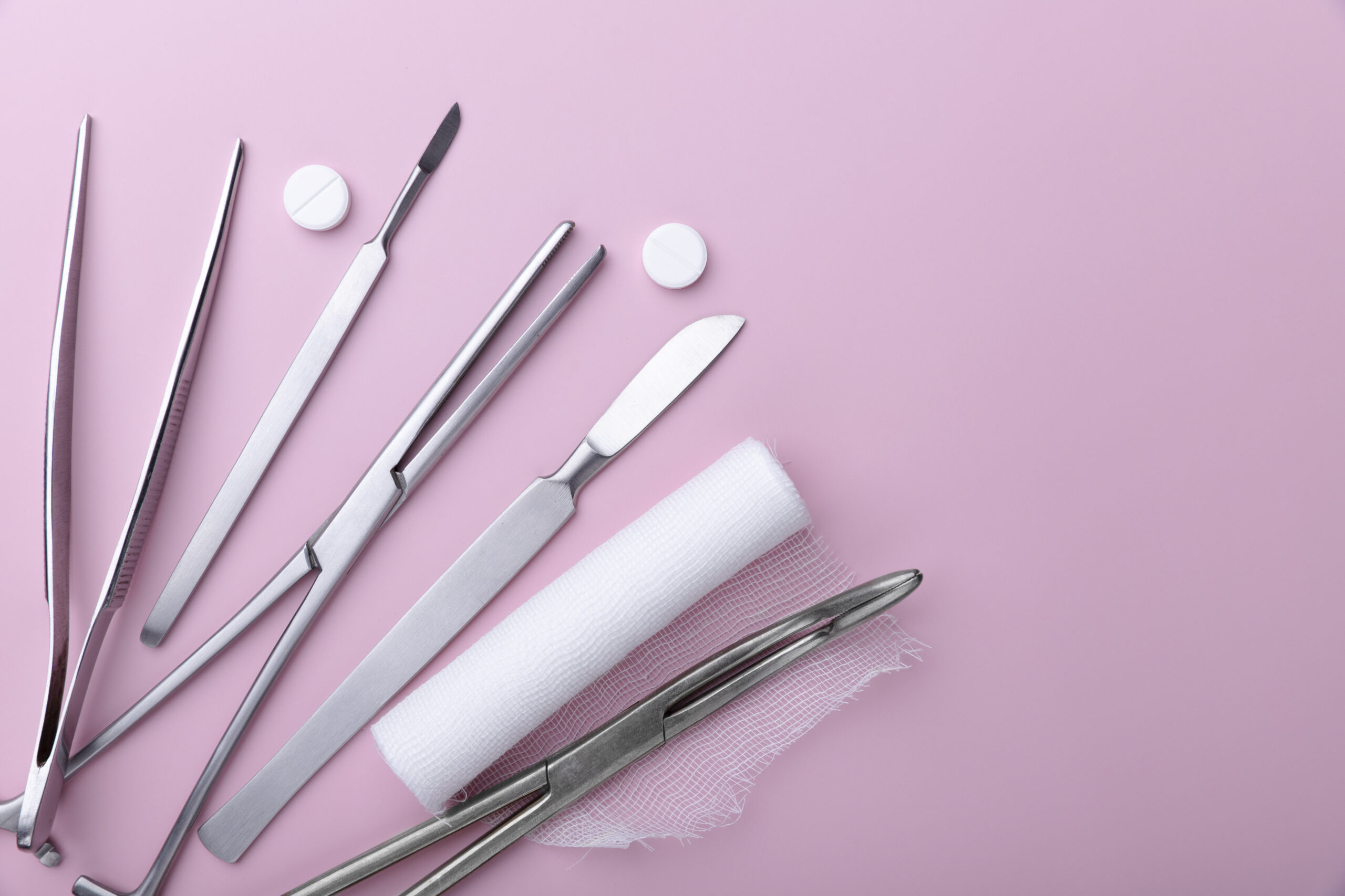 هل الجراحة التجميلية آمنة؟ اليك كل ما تحتاج معرفته قبل اتخاذ القرار 