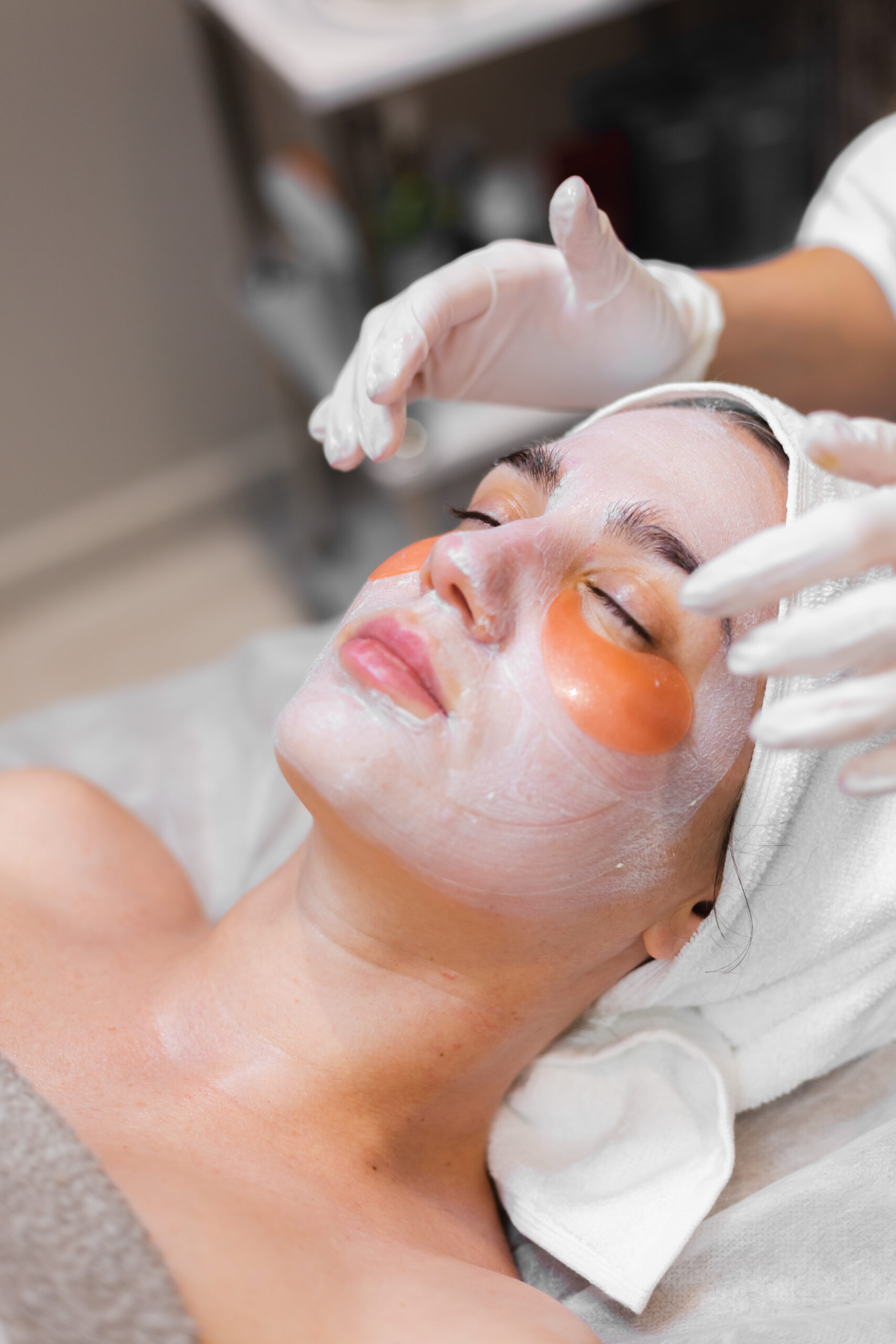 HydraFacial vs. Deep Cleansing: Which One Should You Choose? 