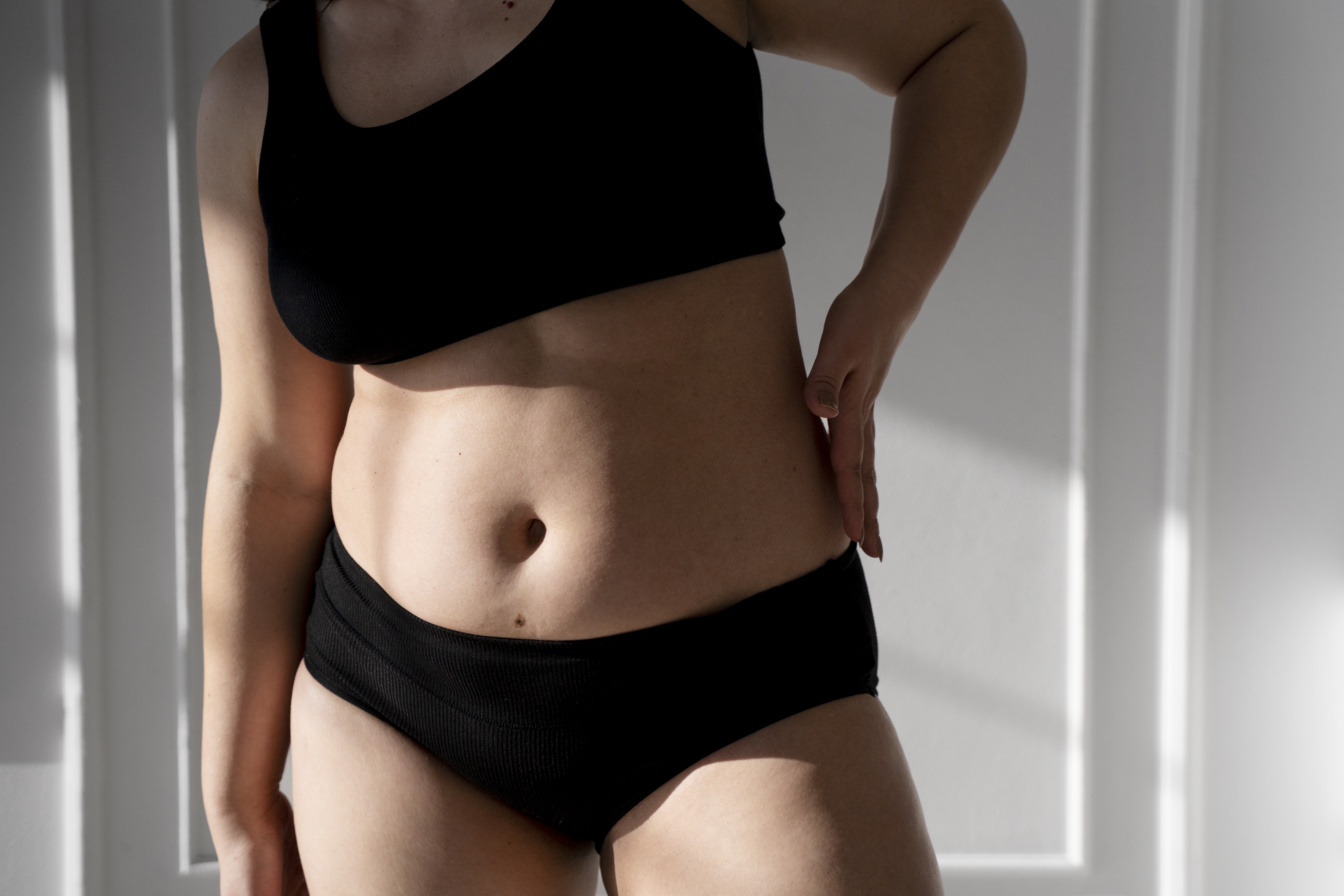 هل تحتاج إلى شفط دهون أم شدّ بطن؟ اكتشف الإجابة عبر هذا الاختبار! 