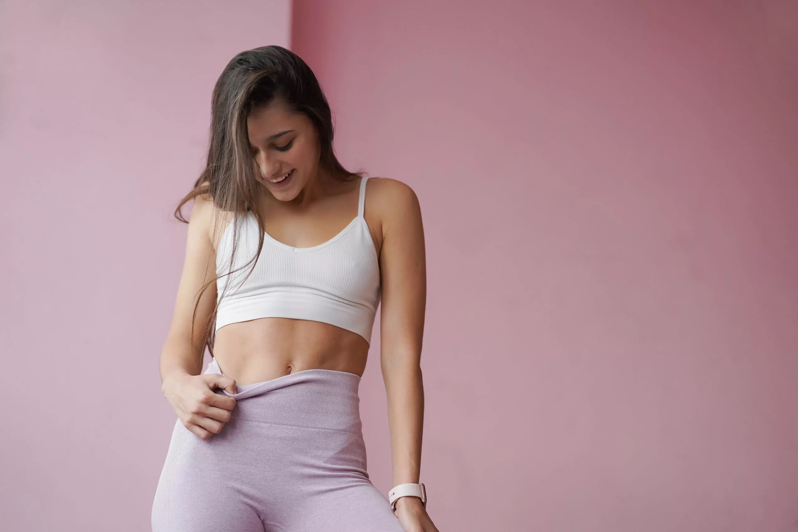 شدّ البطن والفتق: خيط مشترك لا يراه الكثيرون 