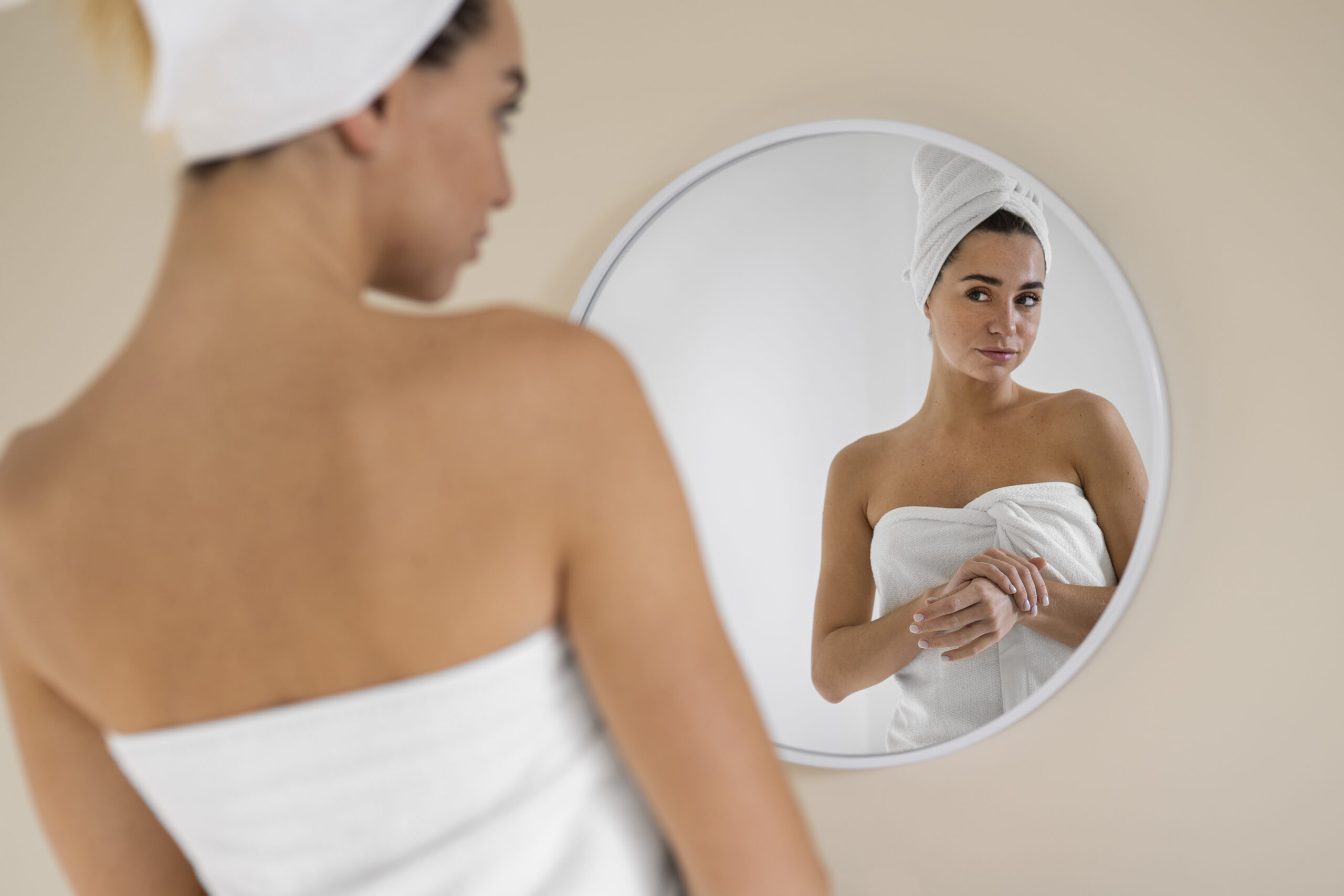 ما بين المظهر والمشاعر: الوجه النفسي للجراحة التجميلية