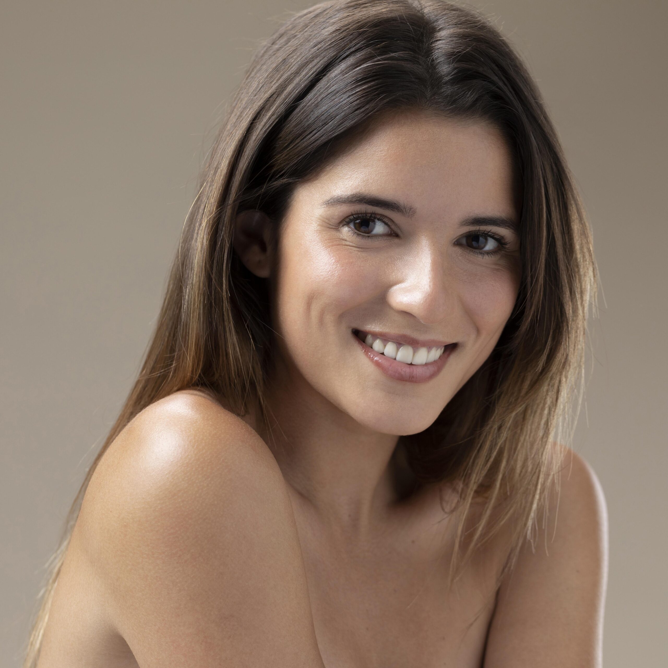 دور ديرماكلار الفعّال في معالجة مشكلات البشرة من الجذور