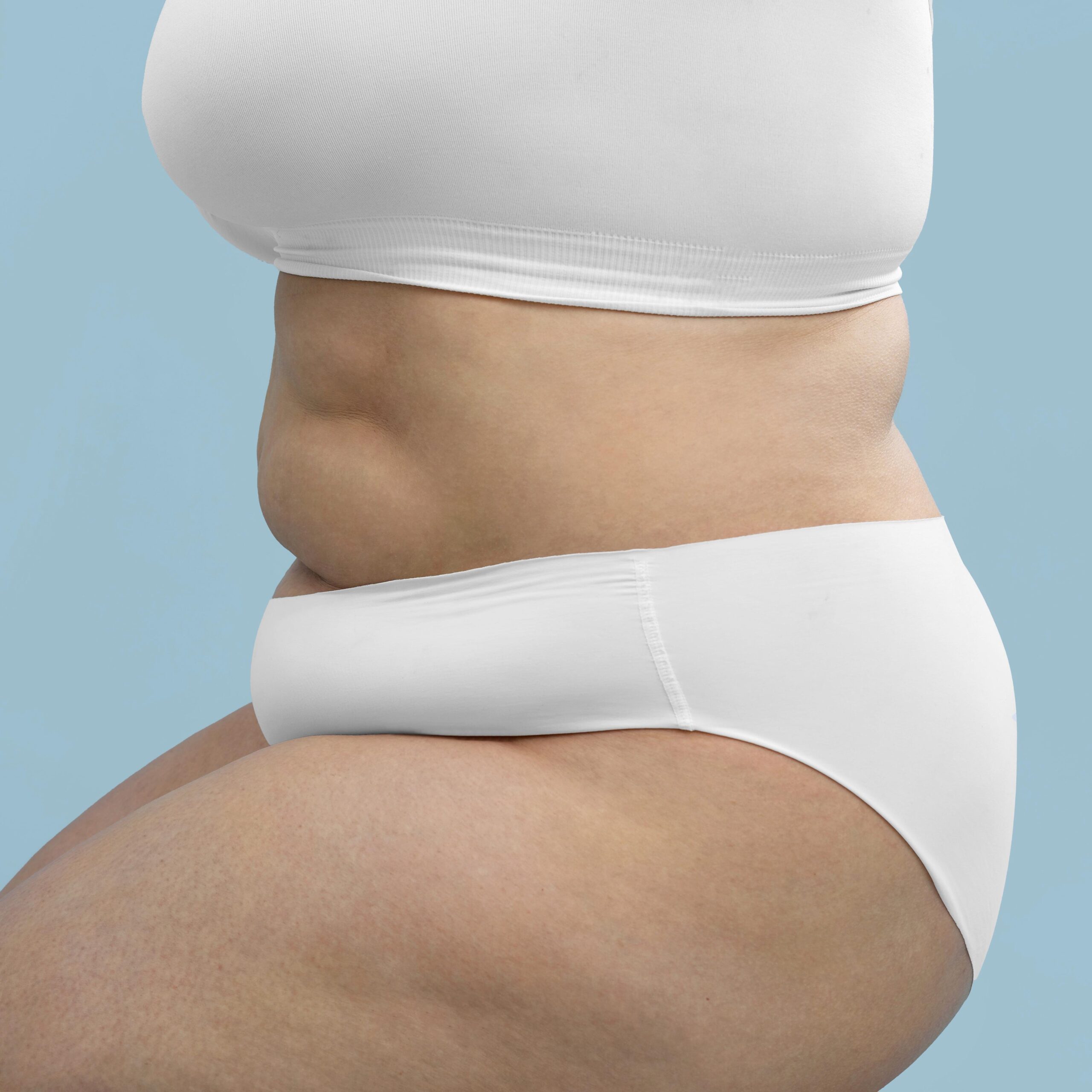 المنطقة الأكثر عناداً في الجسم: سرّ دهون الخاصرتين وحلولها